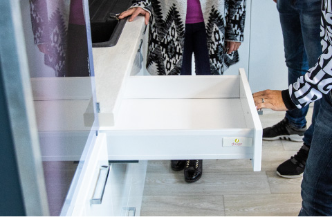 Terék Bútorszalon és Konyhastúdió - Nagykáta - Kihúzható fiók az Antónia konyhabútorban