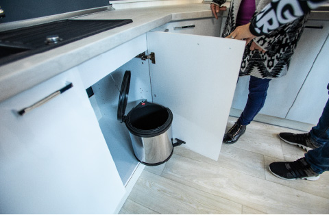 Terék Bútorszalon és Konyhastúdió - Nagykáta - Beépített szemetes az Antónia konyhabútorban